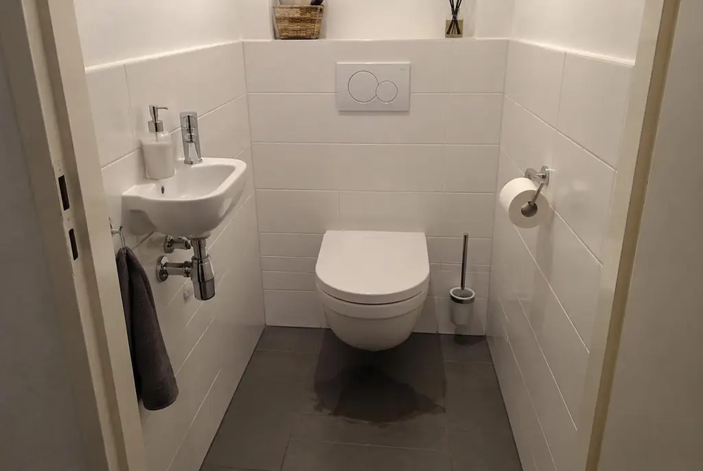 Lekdetectie Sliedrecht – natte vloer bij een toilet